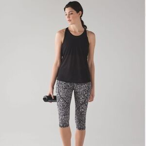 Lululemon Outrun 17" Crop lace leggings size 8